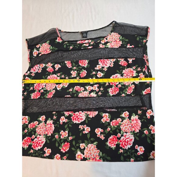 Torrid Floral Mesh Panel Top Size 2X lightweight short sleeve - Picture 7 of 13